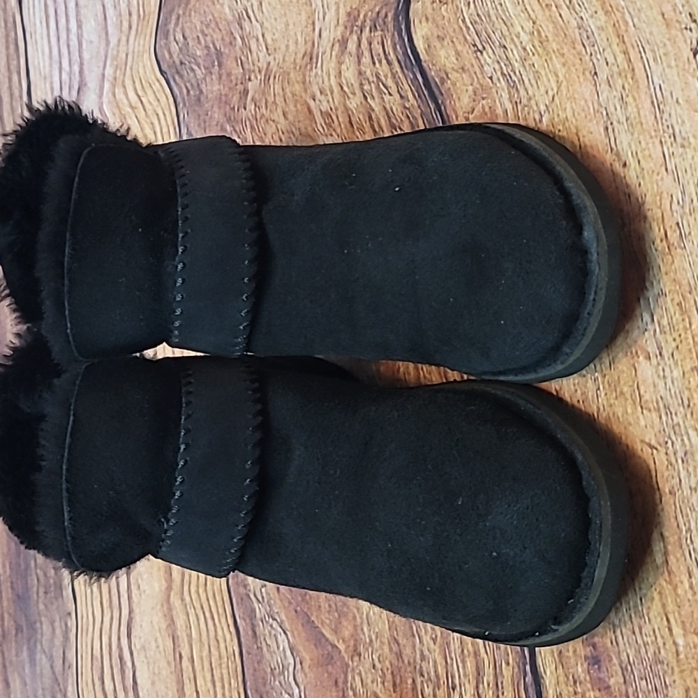 UGG McKay Boots - Picture 11 of 16